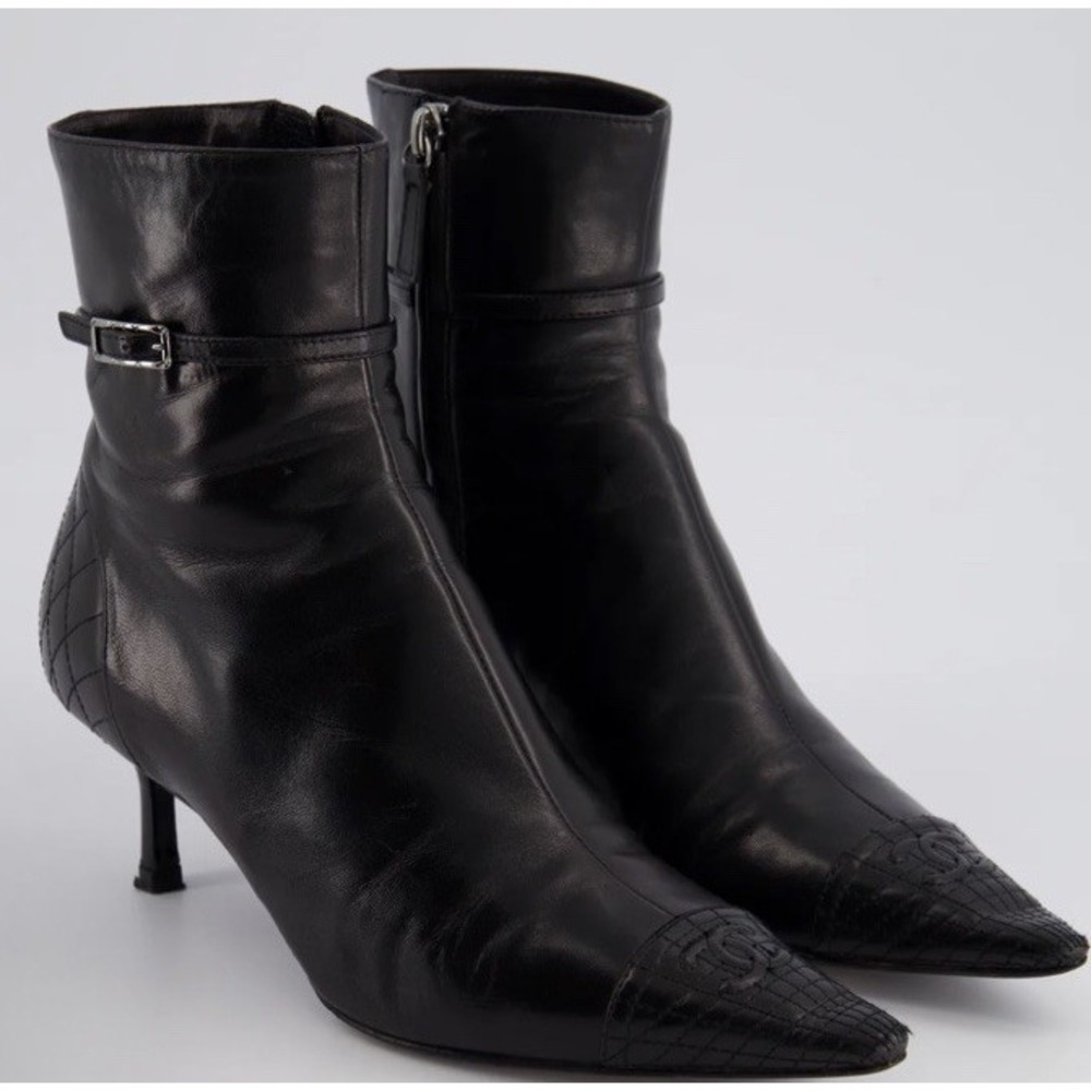 Chanel Black Leather CC Cap Toe Ankle Length Boots Size 37.5 Italy 37 1/2